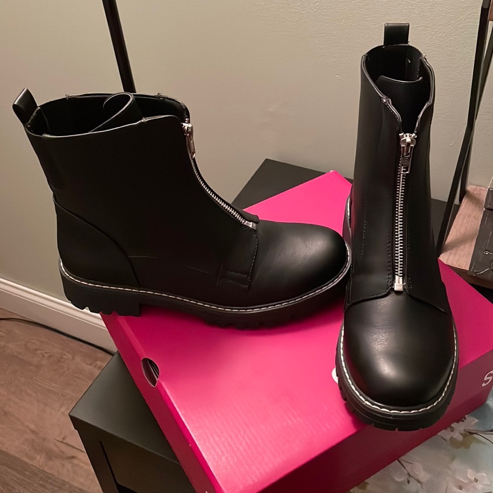 Black Chelsea Zip up Boot